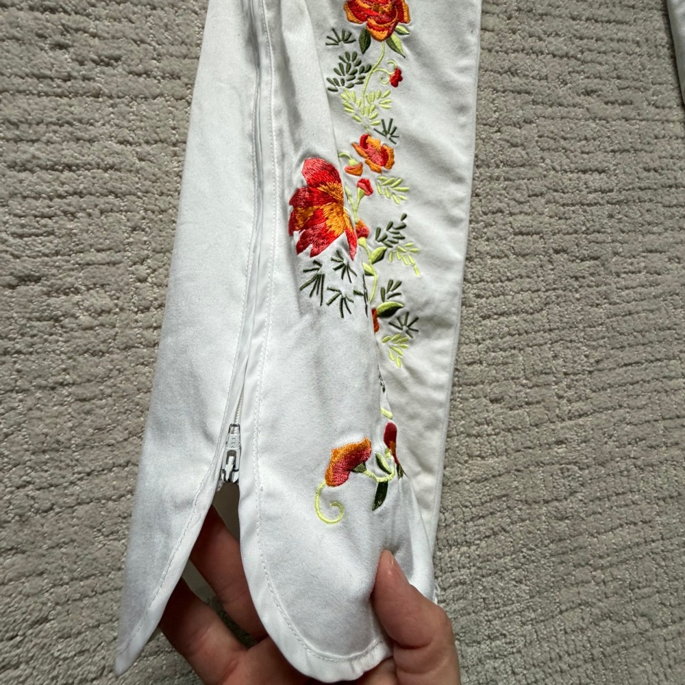 Cache White Floral Embroidered Flare Leg Pants 8 Boho Wide Leg Slit Zip Hem READ - Picture 5 of 16